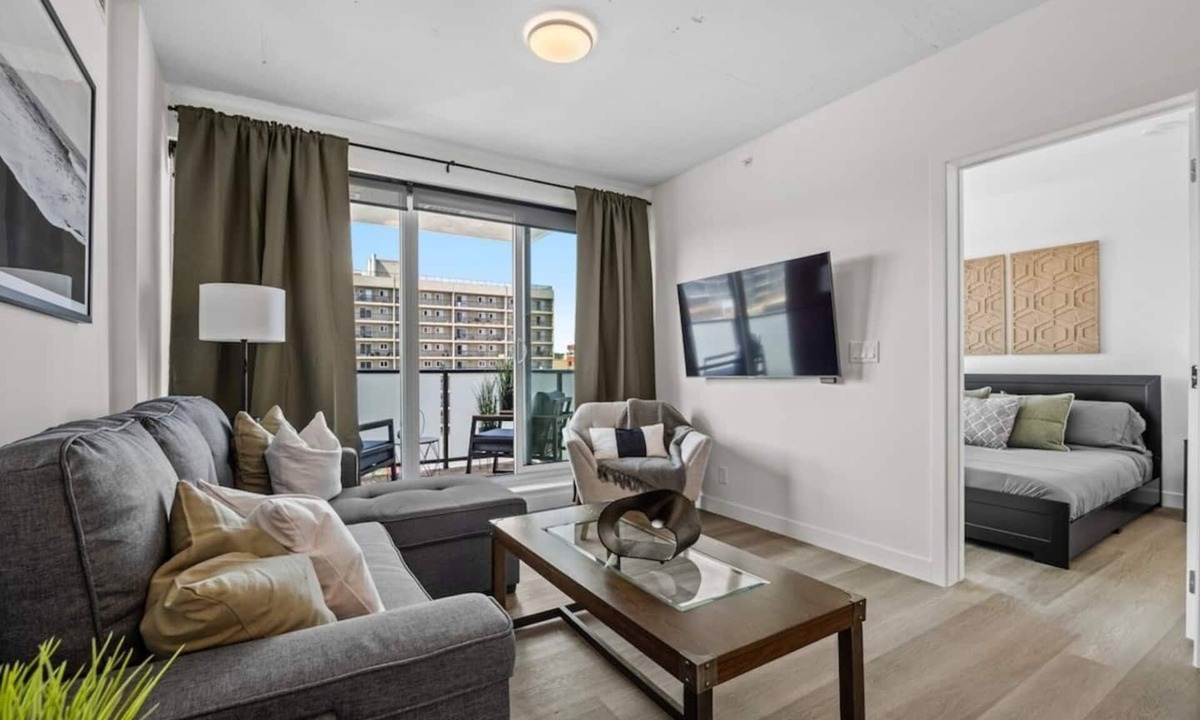 Kensington Condo | Central 2BR in Kensington w/Parking + AC