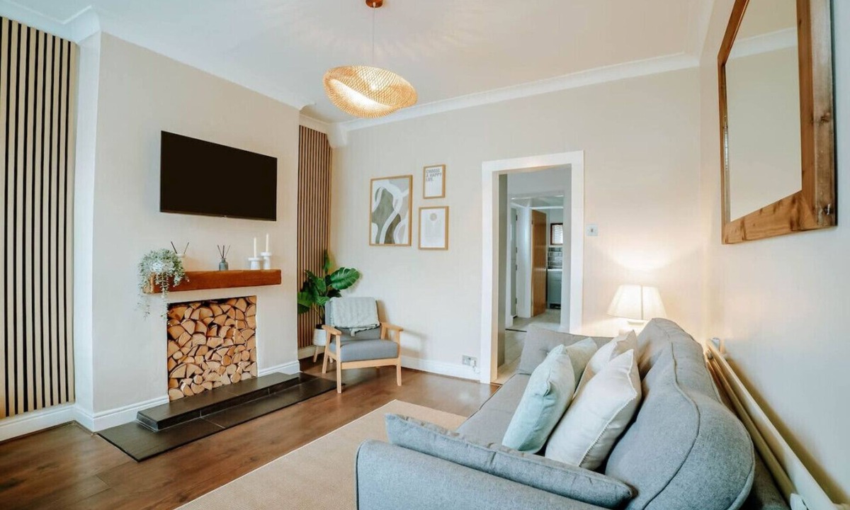 Harrogate House | Central 3 Bedroom House WIFI & Parking