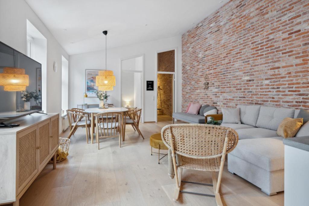 Aalborg Midtby Apartment | Central 3-bedroom apartment with huge terrace, including queen size beds