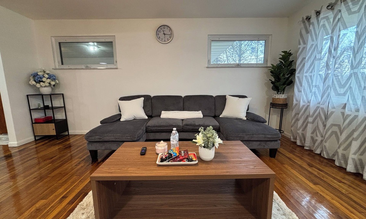 Altoona House | Central 3BR 1 Min Walk to Logan Valley Mall