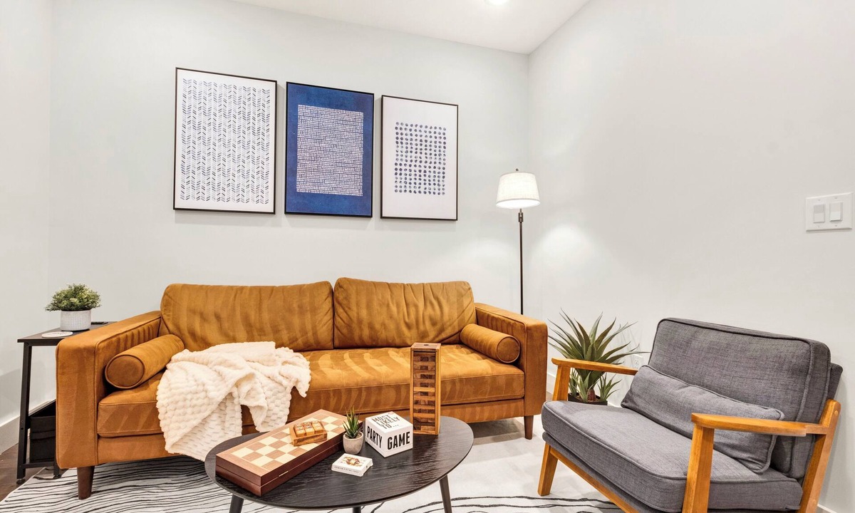 Center City Apartment | Central 3BR/4BA w/Game Room - Perfect for Groups!