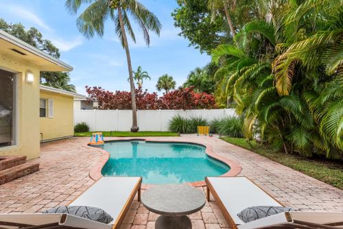 Garden Isles House | Central 4BD Getaway - Pool - Games - Beach Nearby