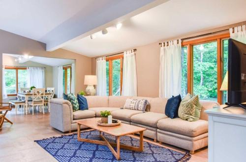 Marstons Mills House | Central AC 3 Min Walk to Pond