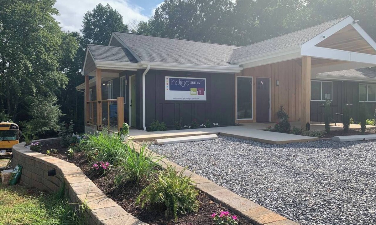 Lynchburg House | Central *ADA* Unit | King Bed | Walk to LU & Shops