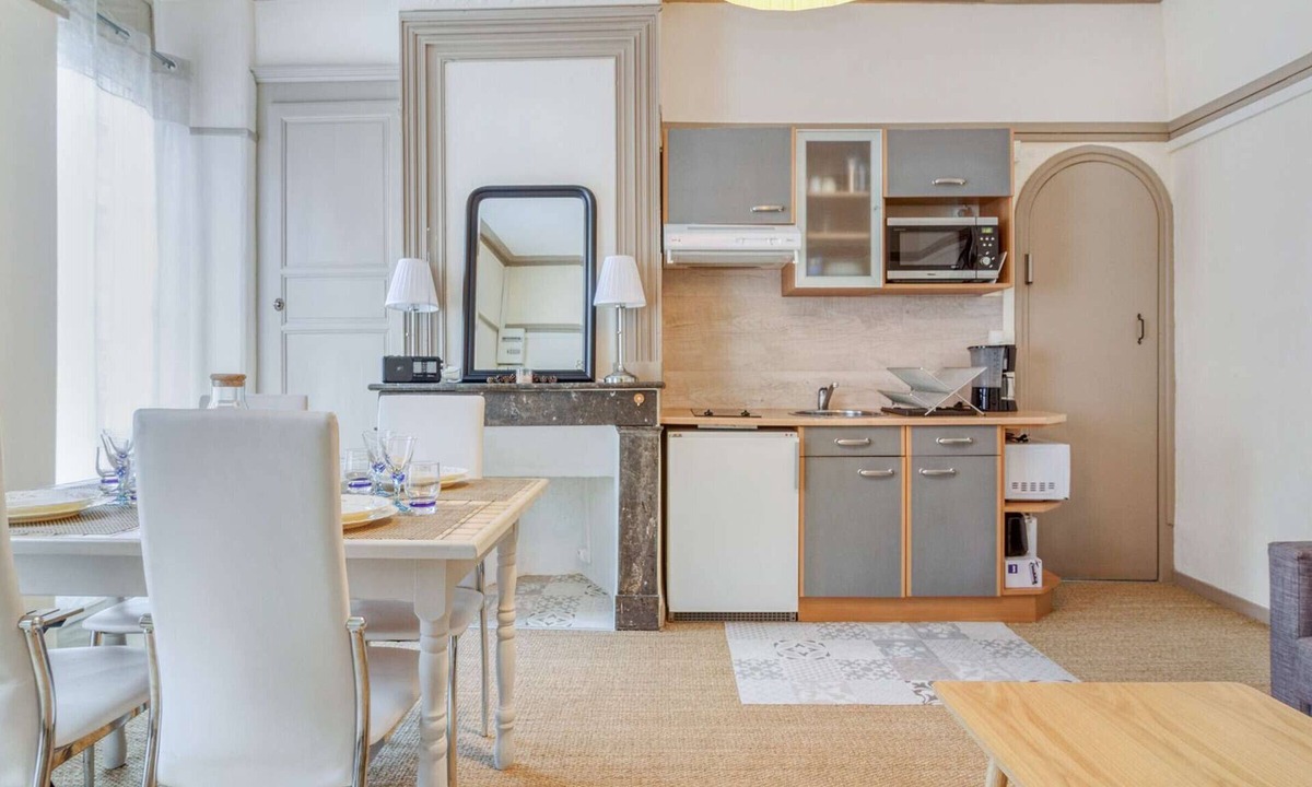 Cauterets Apartment | Central Apartment for 6 with Modern Amenities, 500m from Ski Lift