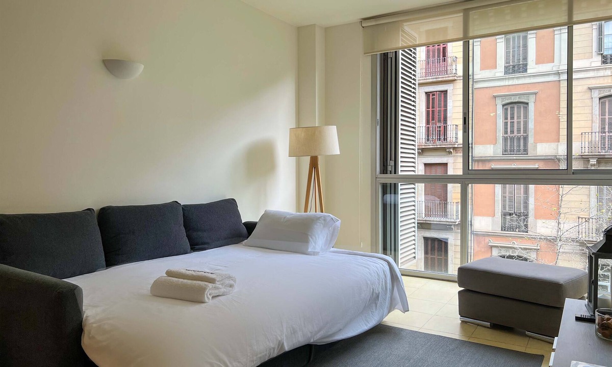 Dreta de l'Eixample Apartment | Central Apartment with Shared Rooftop