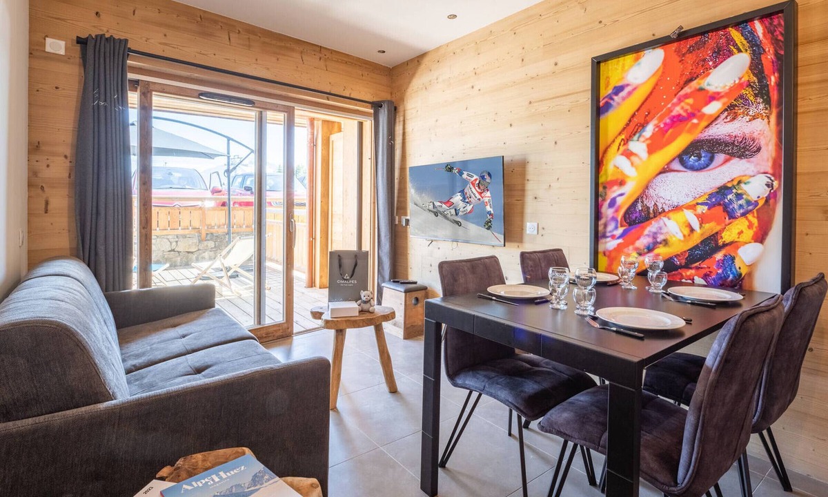 Jeux Apartment | Central apartment with south terrace and parking