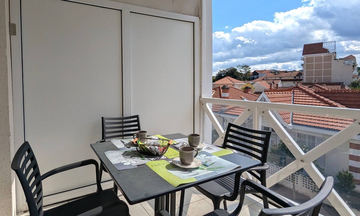 Arcachon Apartment | Central Arcachon - Beautiful 1BR with Loggia and Secured Parking