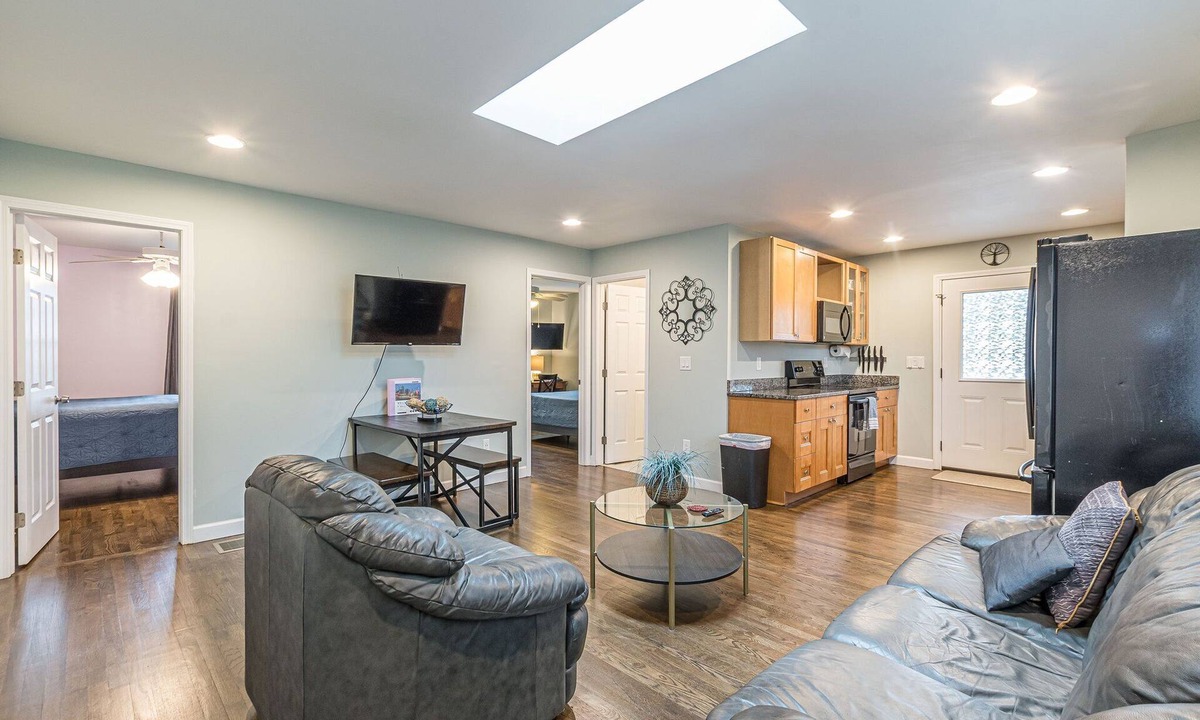 West End House | Central Atlanta 2BR with Driveway