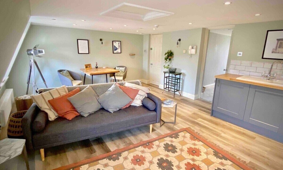 Bath City Centre Apartment | Central Bath - Gorgeous Loft Apartment (TLA)