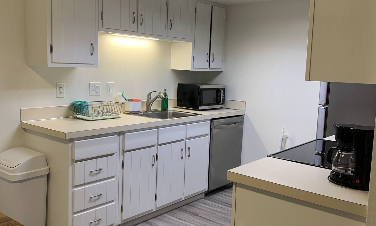 Lake Hills House | Central Bellevue Guesthouse