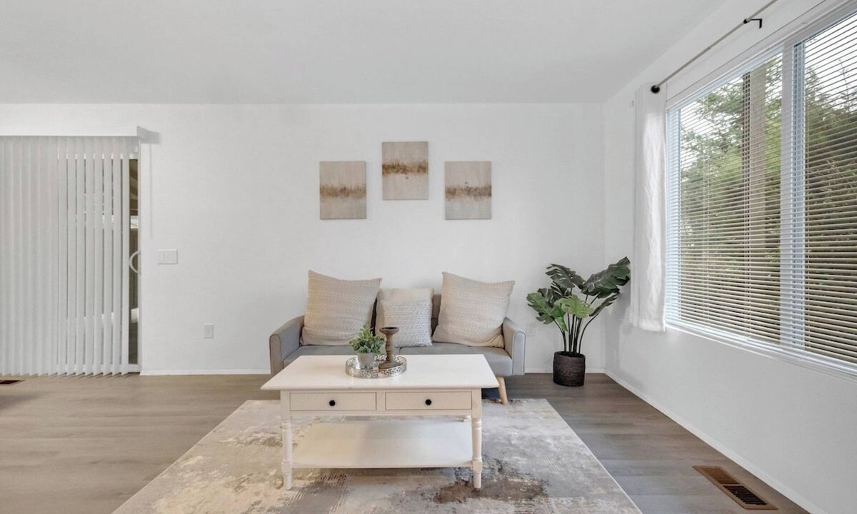 Lake Hills House | Central Bellevue House