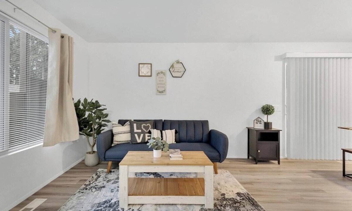 Lake Hills House | Central Bellevue House