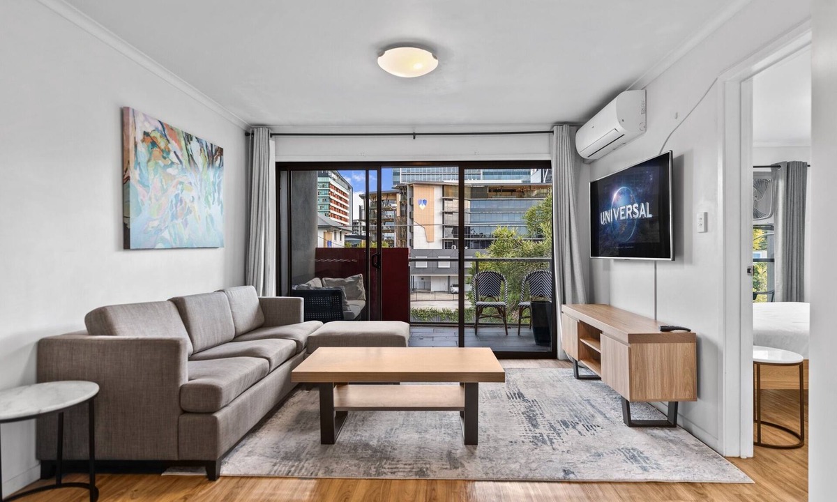 Bowen Hills Apartment | Central Bowen Hills Stay