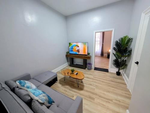 Hoboken Apartment | Central brownstone in Hoboken Dwntn! 15 mins to NY
