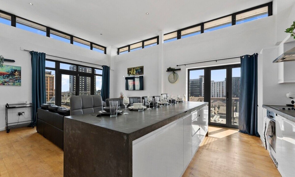 Cardiff City Centre Apartment | Central Cardiff Penthouse - Private Rooftop