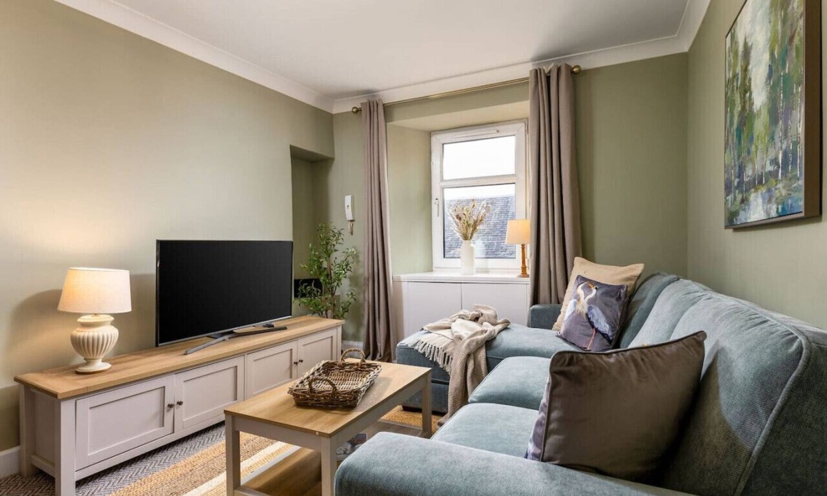 Dunblane Apartment | Central Cathedral Apartment