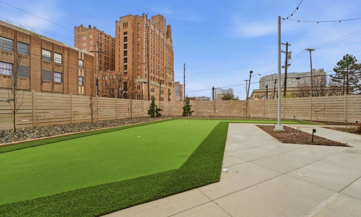 University Circle Apartment | Central & Comfortable Two Bedroom Two Bathroom