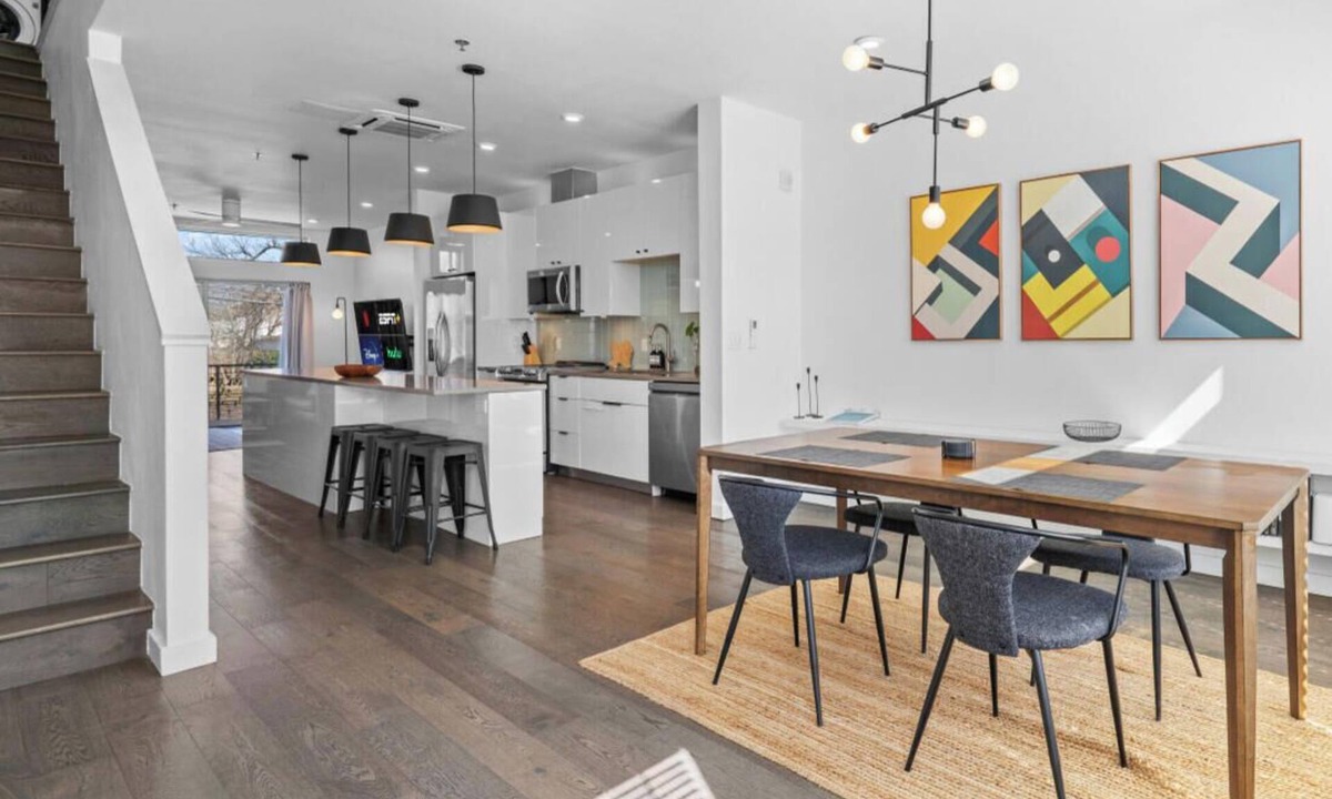 Swede Hill Condo | Central Condo w/Balcony, Close to DT & Food