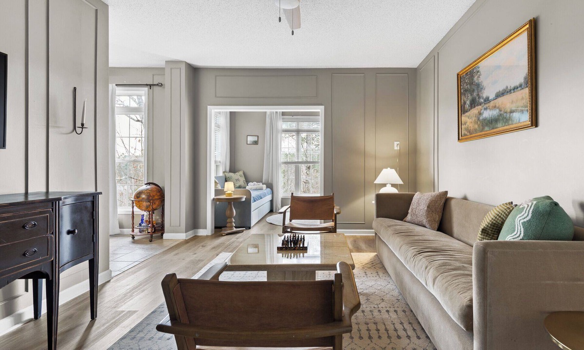Umstead Apartment | Central Dogwood King Suite w/Office