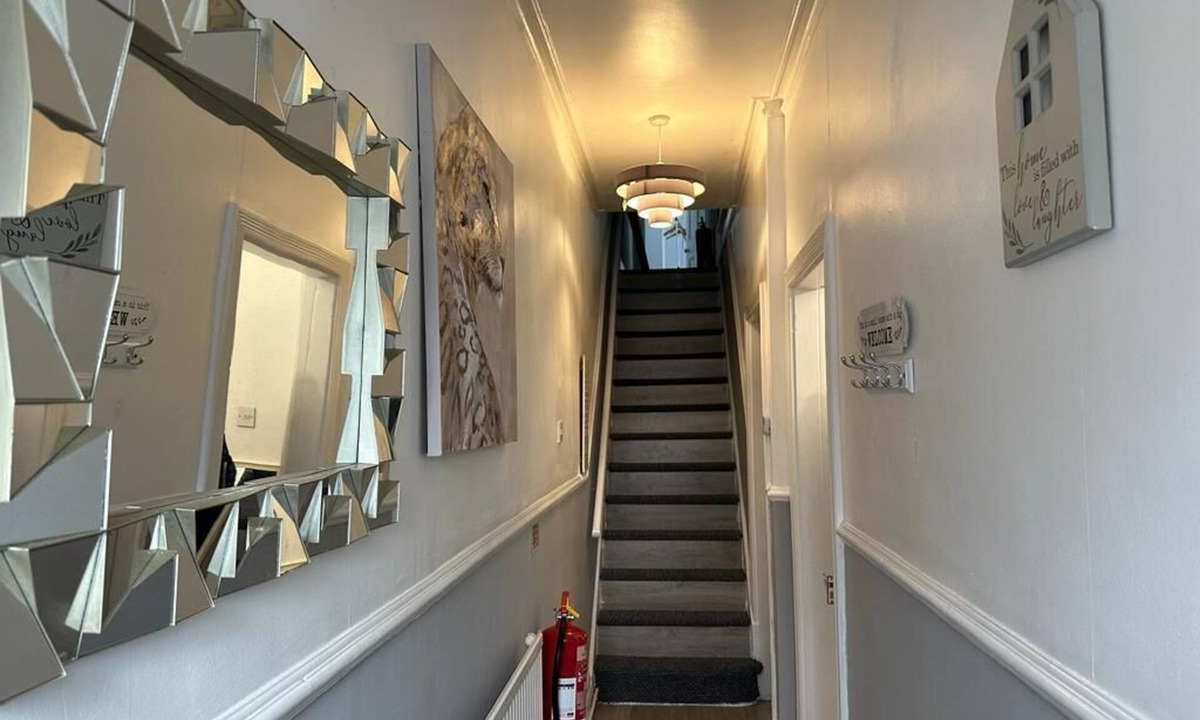 Doncaster House | Central Doncaster Mansion