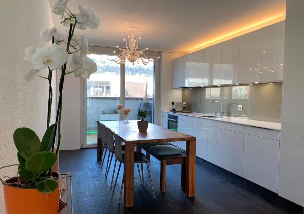 Biel House | Central & Elegant Room in Biel