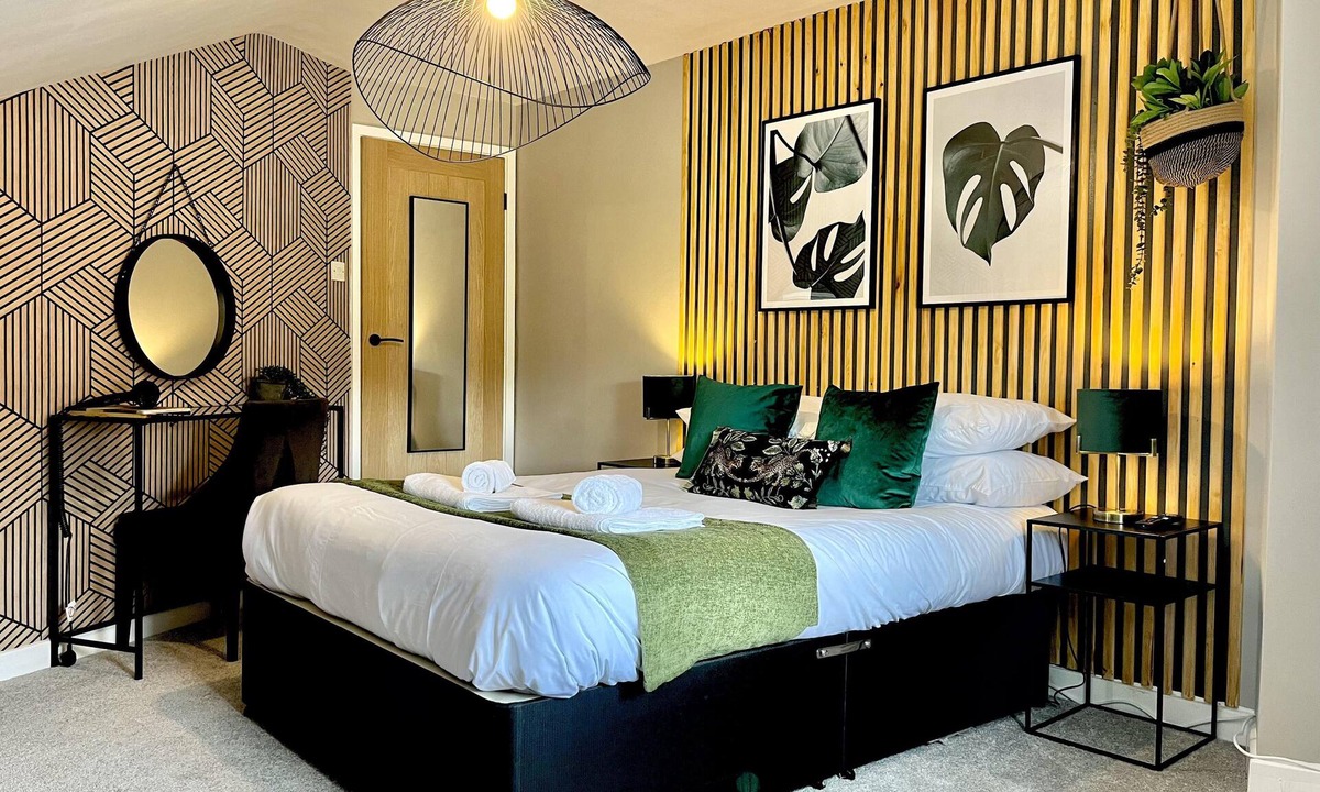 Ellesmere House | Central Ellesmere -Sleeps2 - Parking - PetFriendly