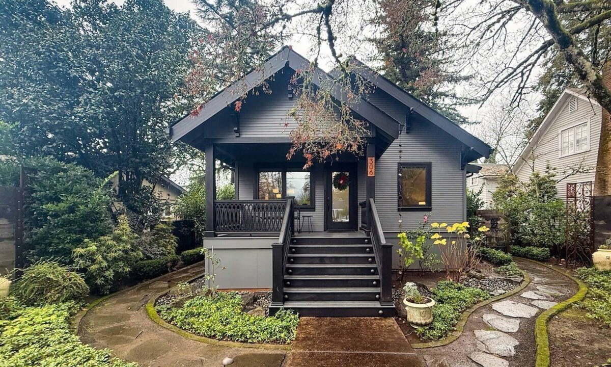 Newberg House | Central extended stay cottage with a modern charm