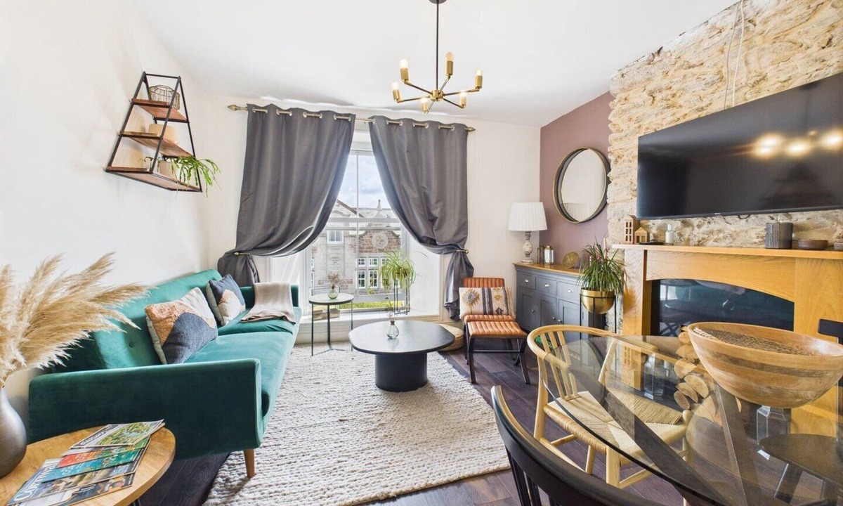 Mylor Churchtown Apartment | Central Falmouth Flat with Free Parking