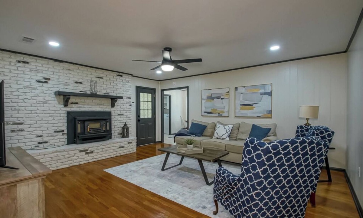 Park Forest - LA North House | Central Family Get-A-Way
