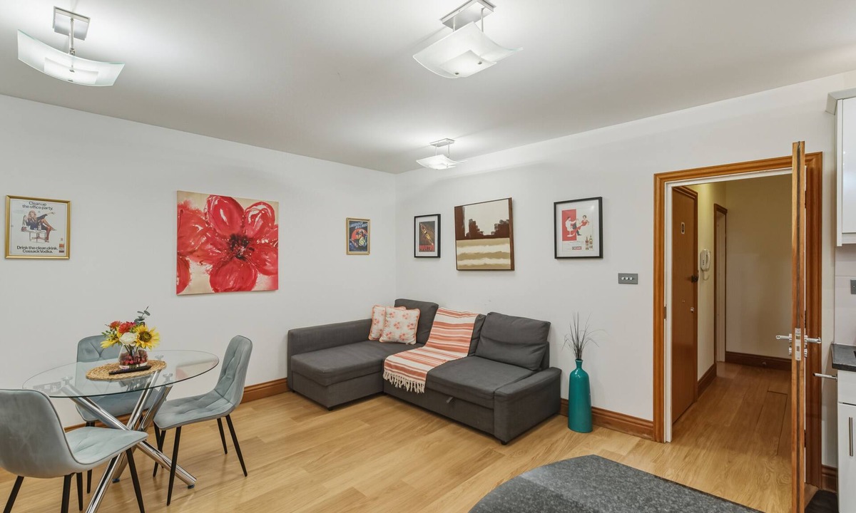 Queenhithe Apartment | Central Flat Steps from St. Paul’s