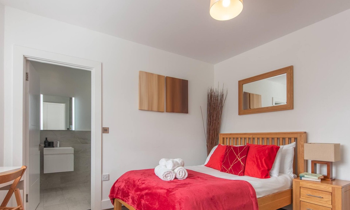 Reading City Centre Apartment | Central | Free Secure Parking | Relocating Families