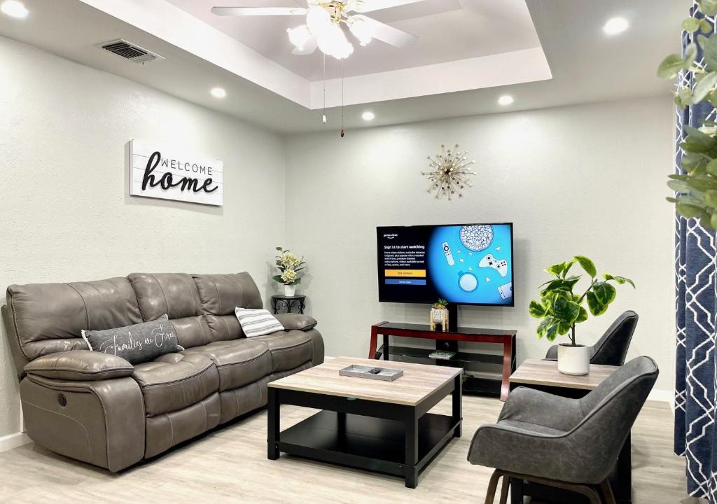Frisco House | Central Frisco - renovated nice & cozy unit 3 bed & 2 bath - free wifi & parking