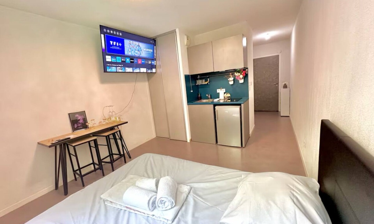 Saint Clair Apartment | Central, fully-equipped studio Lyon kitchen included