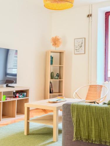 Plainpalais Apartment | Central Geneva Cozy Apartment