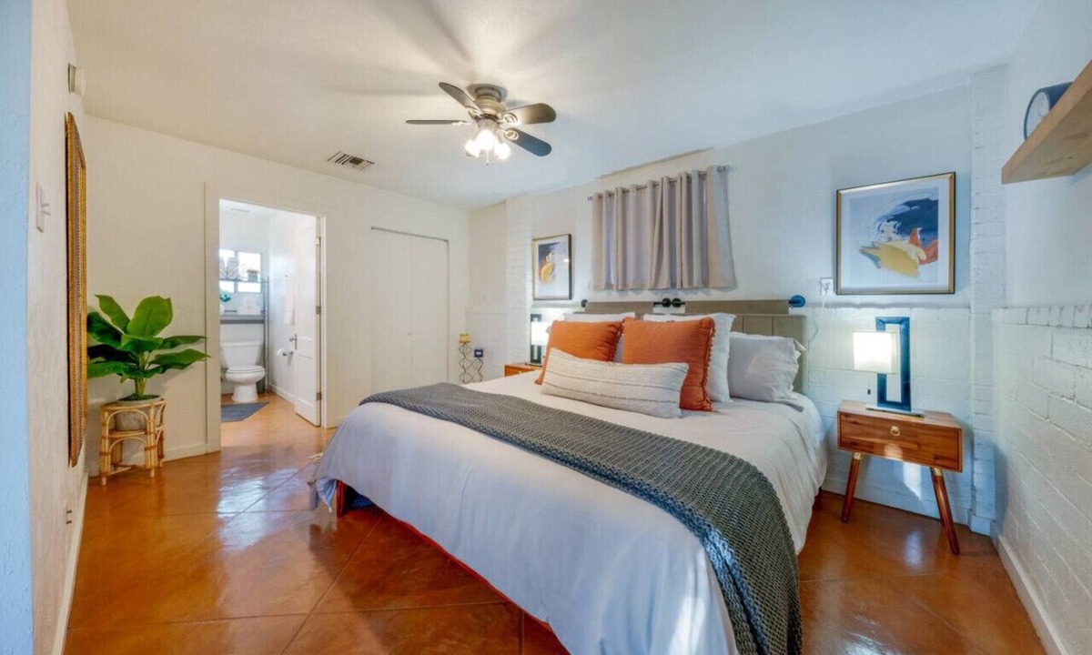 Blenman-Elm House | Central/Guesthouse/Fenced/Cozy/1 BR & 1 BA