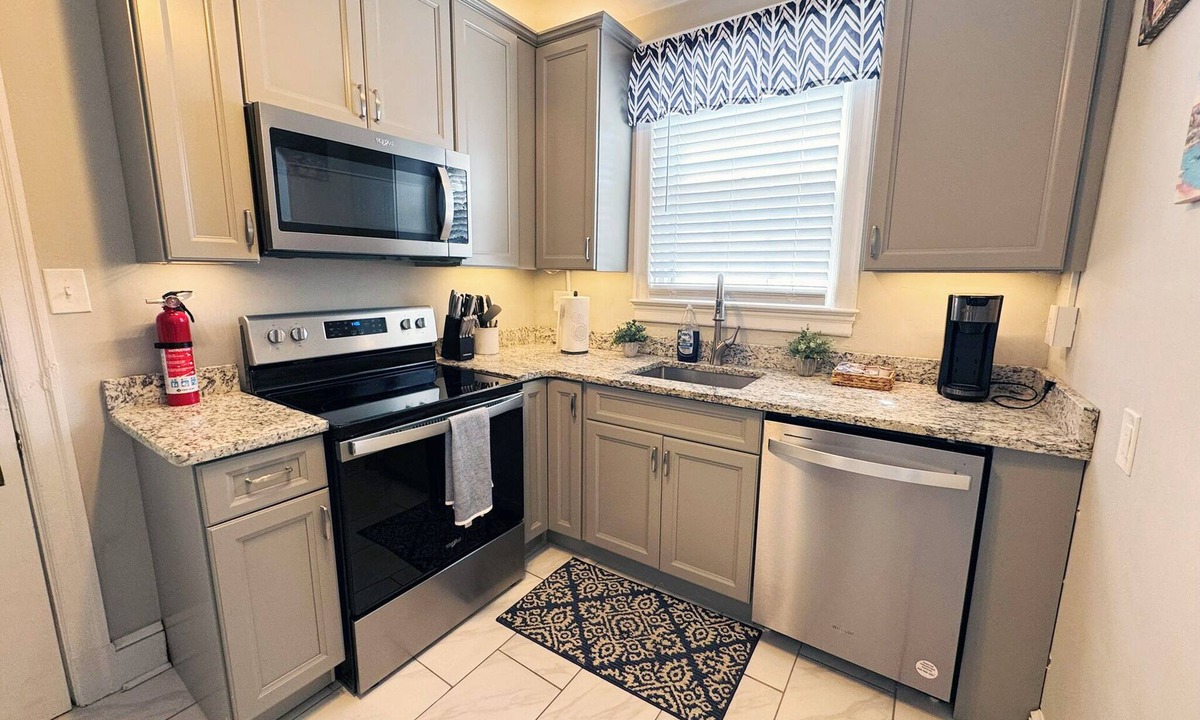 Danville Apartment | Central Haven, 2 mins from Downtown, 2bd/1bt