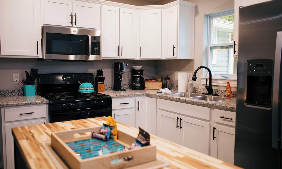 Joplin House | Central Joplin Cozy 3BR/2BA Family Home