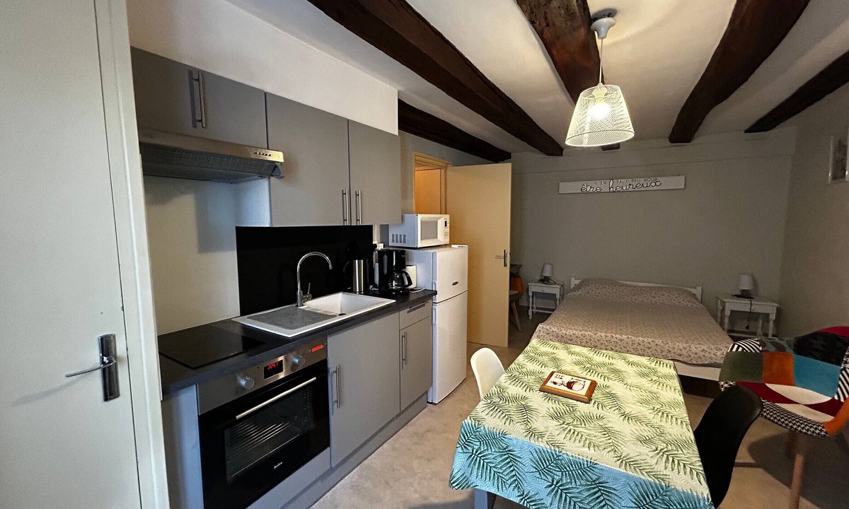 La Roche-Posay Apartment | Central La Roche-Posay studio, Wifi, free parking