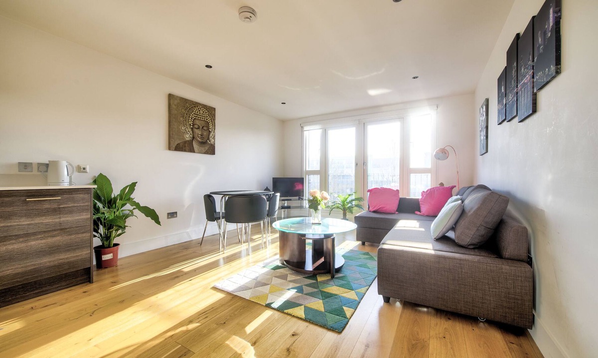 West End House | ✔Central Location ✔Bus Stop ✔Free Parking ✔WiFi