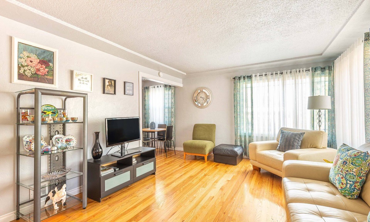 Alberta Arts District House | CENTRAL LOCATION, DUPLEX CLOSE TO ALBERTA ART DISTRICT!