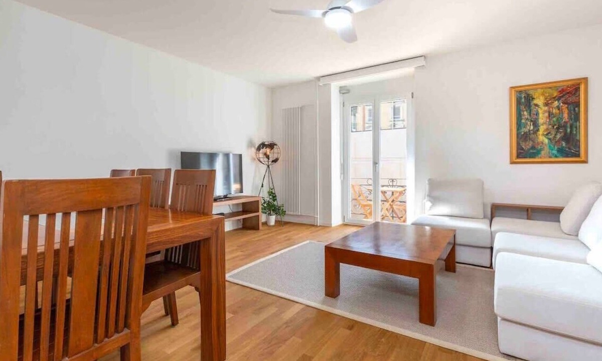 Werd Apartment | Central Location Spacious 2-BR Apartment 2B