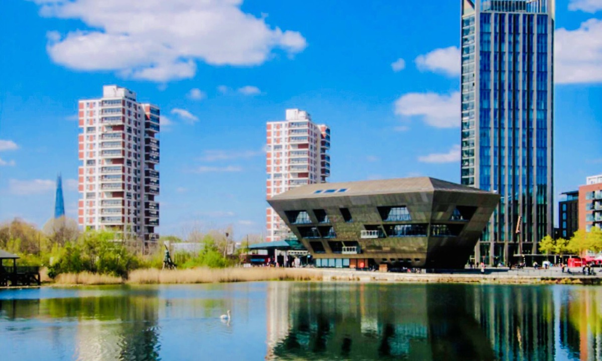 Surrey Docks Apartment | Central london flat with River views & Balcony