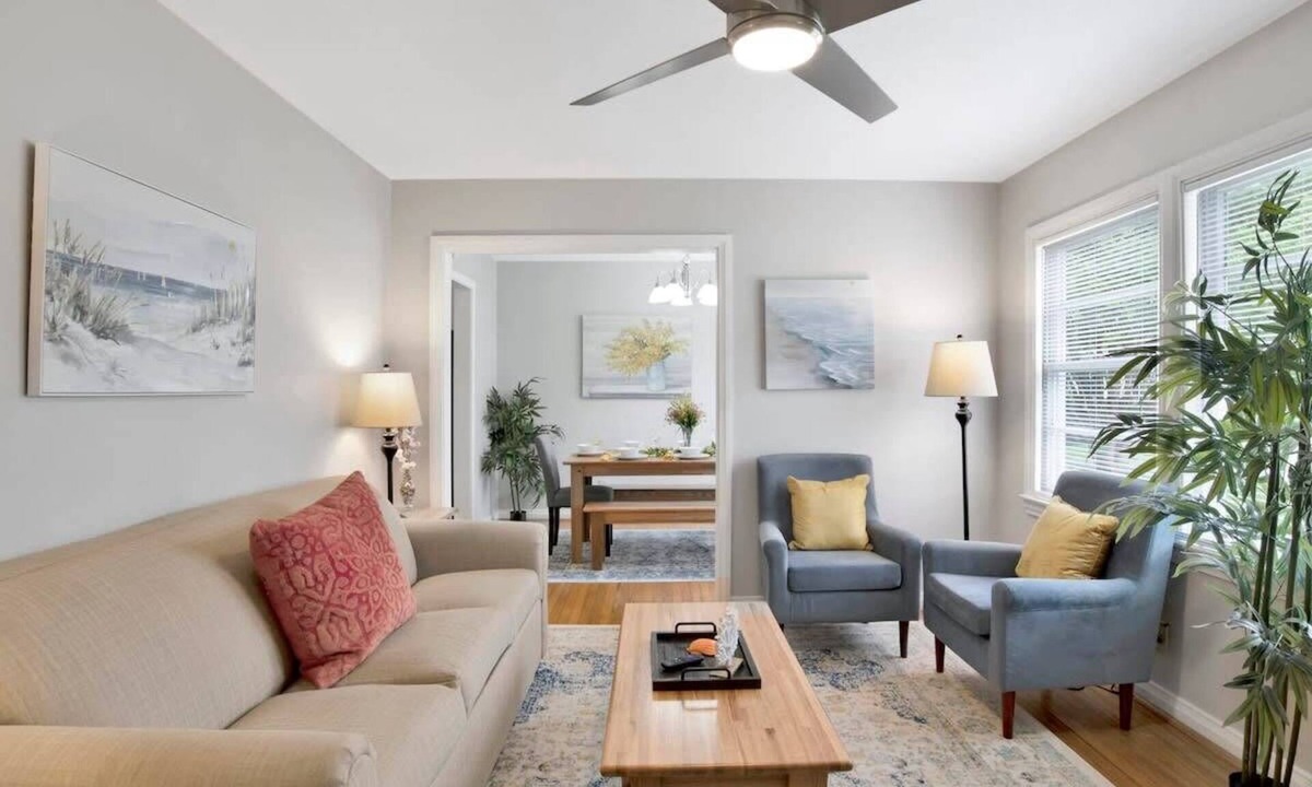 Mobile House | Central Midtown Cottage