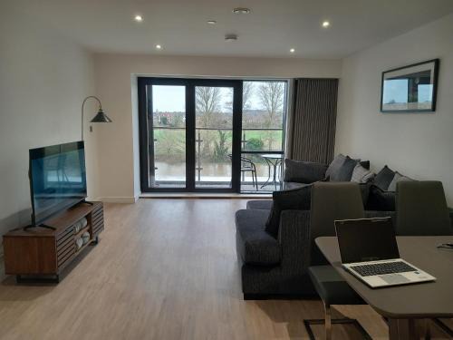 Nottingham Apartment | Central Modern and Spacious River view Apartment with parking