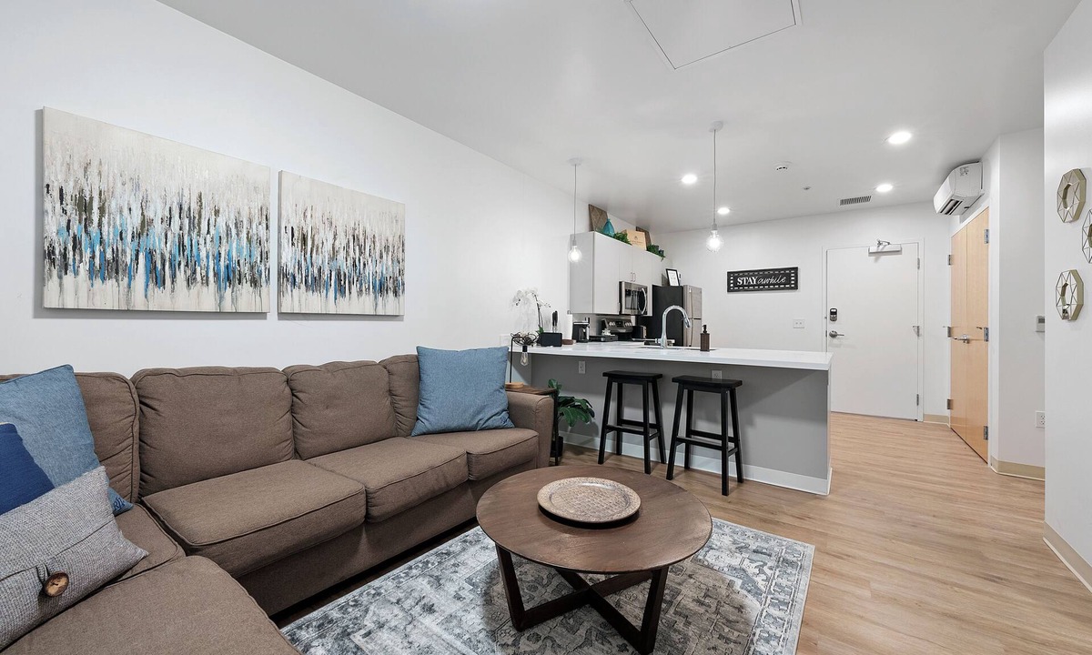 Downtown Columbus Bed & Breakfast | Central Modern Apartment
