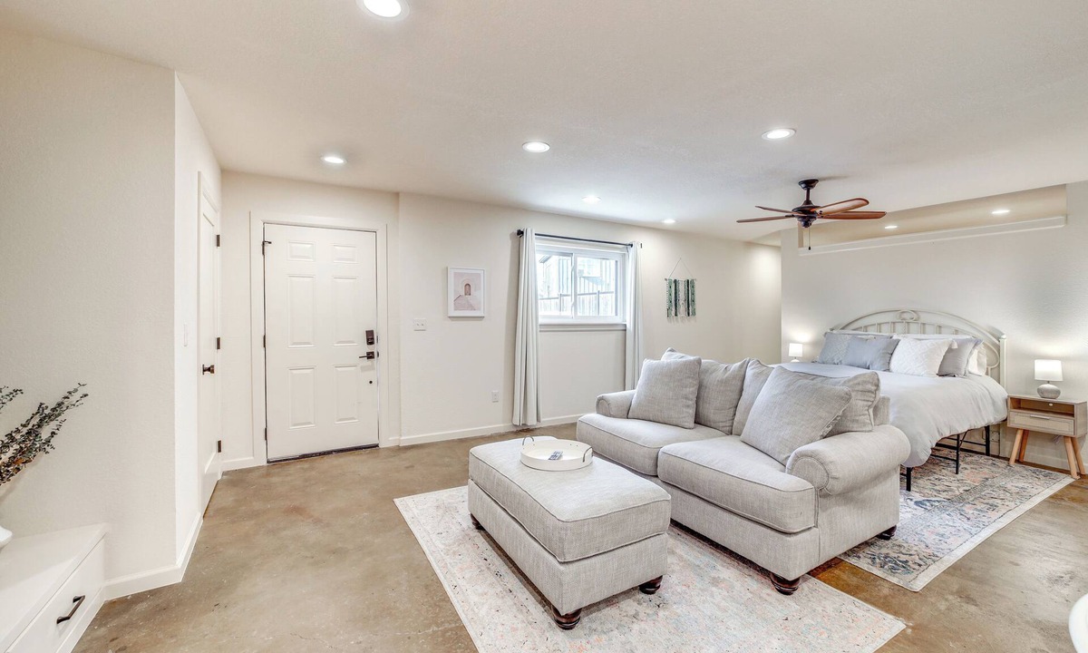 Owasso Apartment | Central & Modern Studio w/Workspace in Owasso!