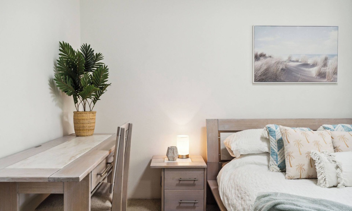 Mosman Apartment | Central Mosman 2BR Family Unit with Bunk Beds & Parking.