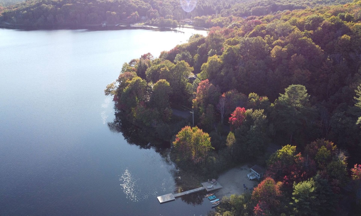 Huntsville House | Central Muskoka, beach, dock, game rm, watercraft, 6 beds