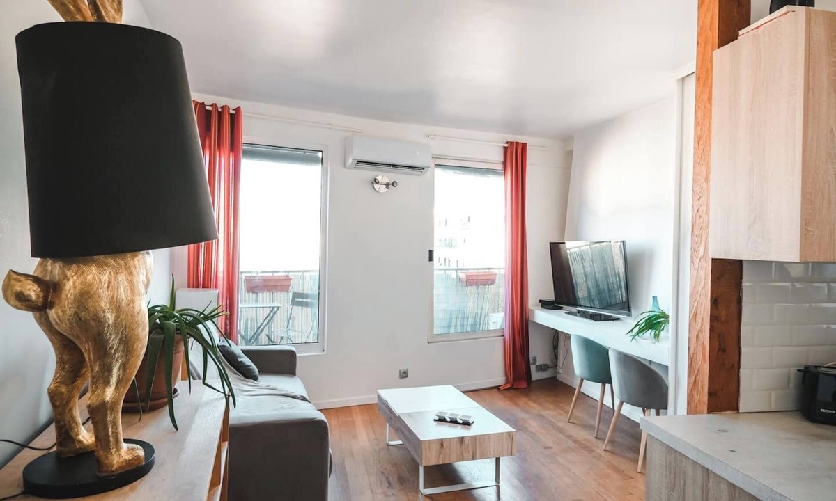 Quartier de la Folie-Mericourt Apartment | Central Paris, lovely bright studio with terrace